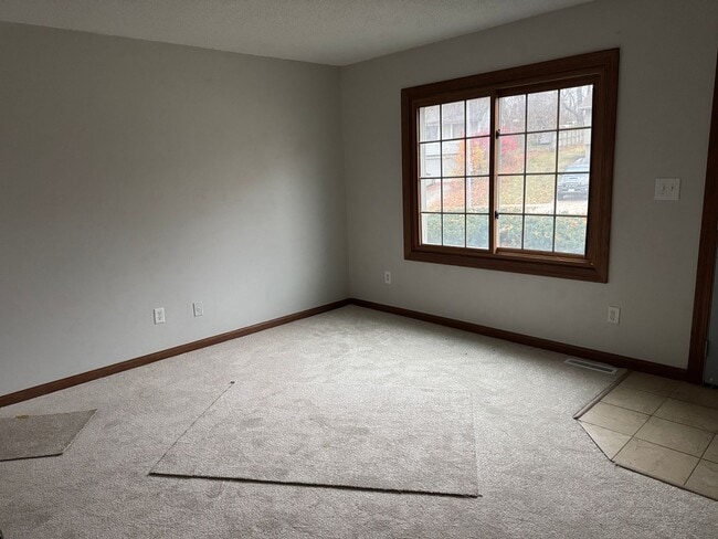 Building Photo - 2 bedroom duplex