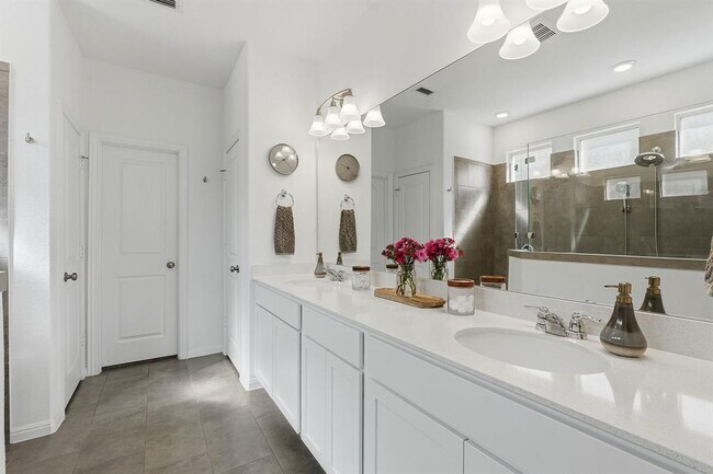 Building Photo - 209 Zamora Xing