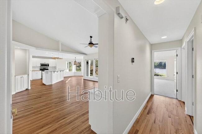 Building Photo - 393 E Trailside Dr