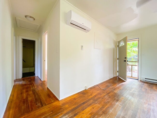 Building Photo - 110-116 Dobbs St - Unit 116