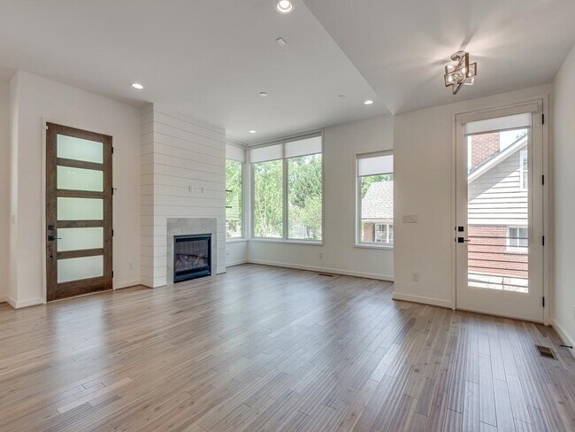 Building Photo - 520 Wabash Ave NE