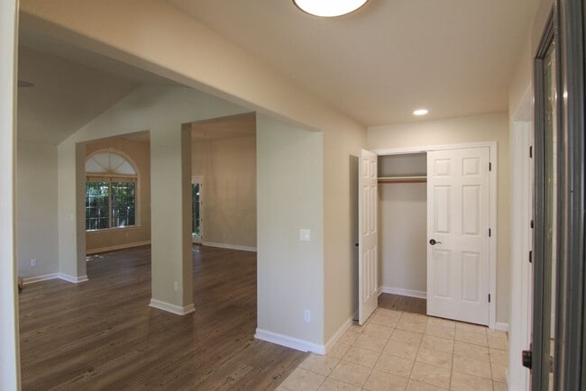 Building Photo - Beautifully Remodeled 4 Bedroom Home!