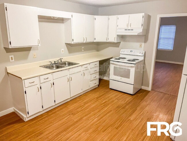 Building Photo - 214 Connie Cir