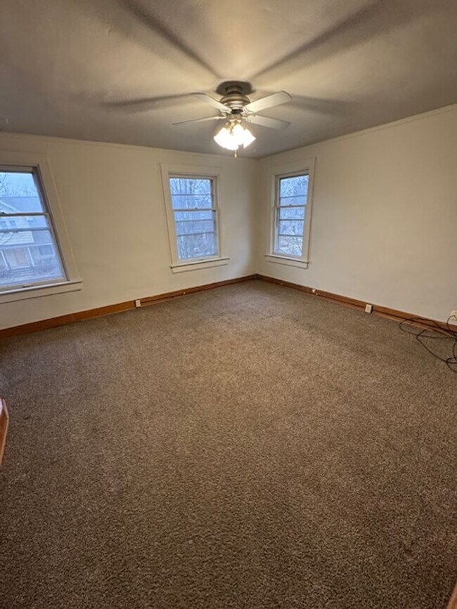 Building Photo - 928 Rivermet Ave