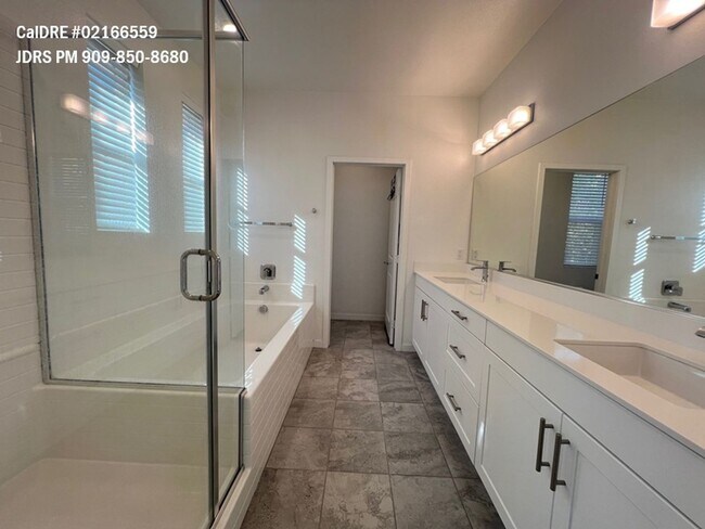 Building Photo - Price Lowered! Chino 4 Bedroom Condo