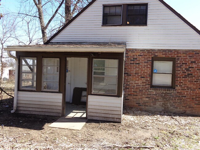 Building Photo - 2341 Hood Ave