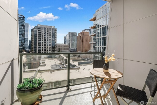 Building Photo - 2Bd/1.75Ba Bellevue Condo
