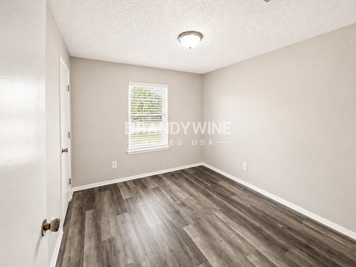 Building Photo - 8428 Raymond Ave
