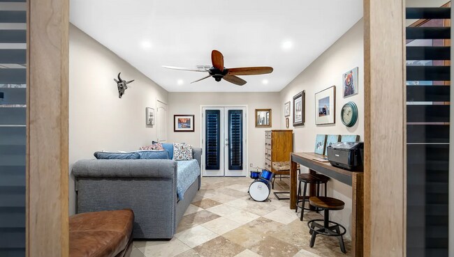 Building Photo - 2032 E La Jolla Dr