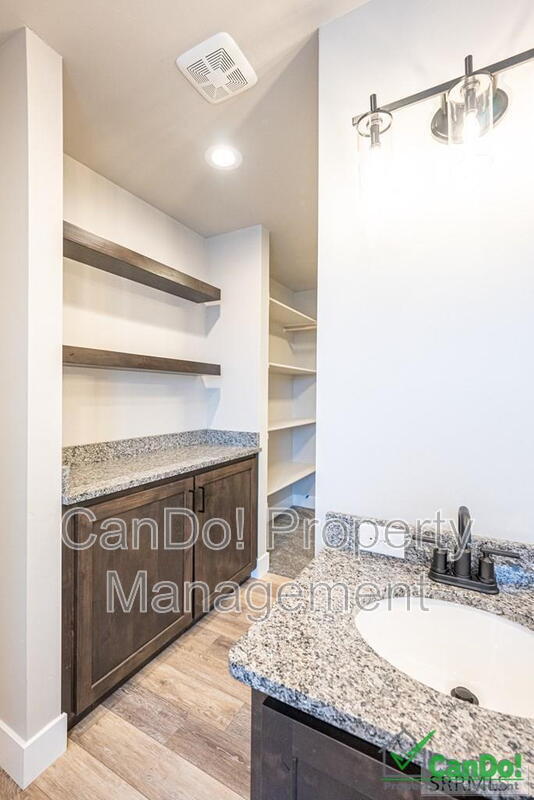 Building Photo - 2987 Sunburst Dr