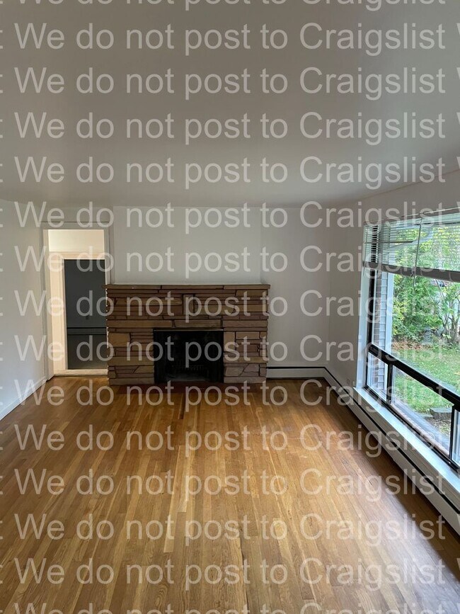 Building Photo - Olympic Hills 4bedroom / 1.5 bath home wit...