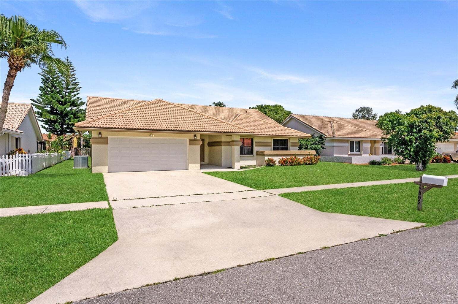 Building Photo - 5809 Sun Pointe Cir
