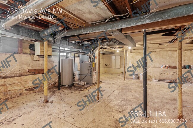 Building Photo - 735 Davis Ave NW