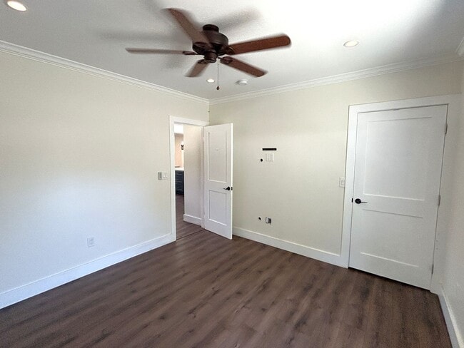 Building Photo - 247 W Woodland Oaks Dr