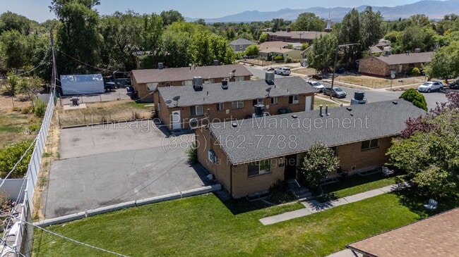 Building Photo - 1223 Emery St W