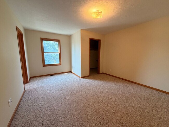 Building Photo - 6769 Bent Grass Dr SE
