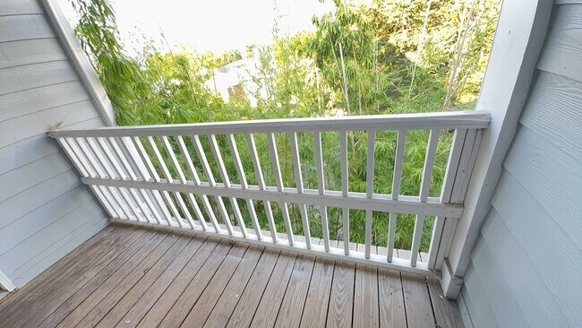 Building Photo - Laurel Station - 3BR/2BA Condo in Fort Sanders available for FALL 2026! Rent includes TWO assigne...