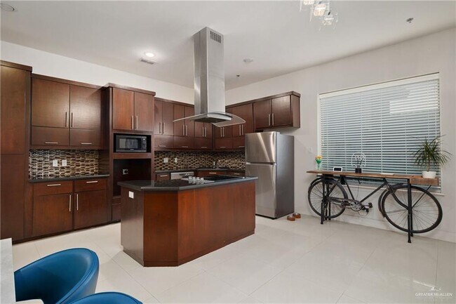 Building Photo - 10 East St