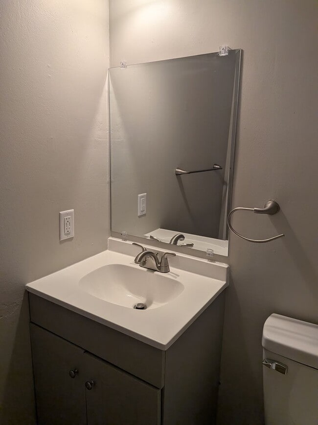 Building Photo - 1071 Kathryn