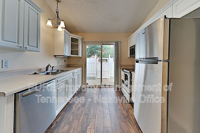 Building Photo - 2120 Lebanon Pike