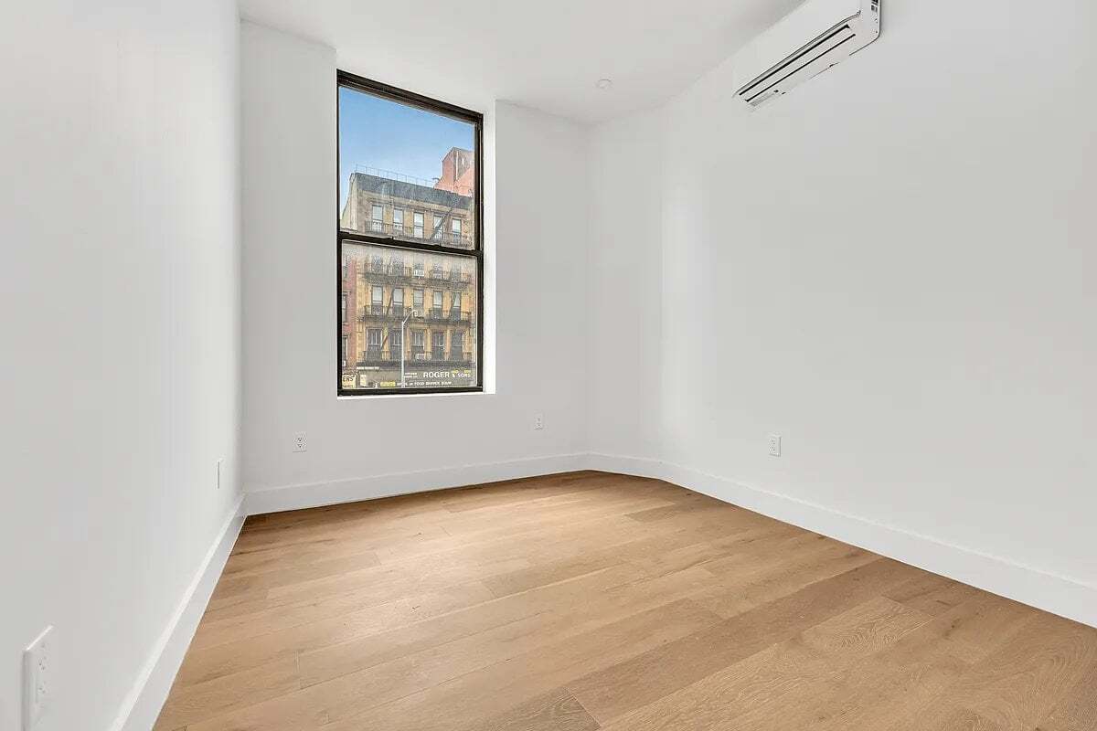 Building Photo - 261 Bowery