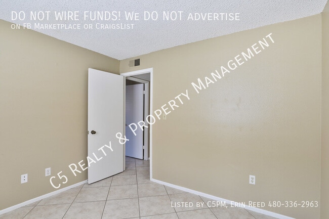 Building Photo - 217 E Fordham Dr