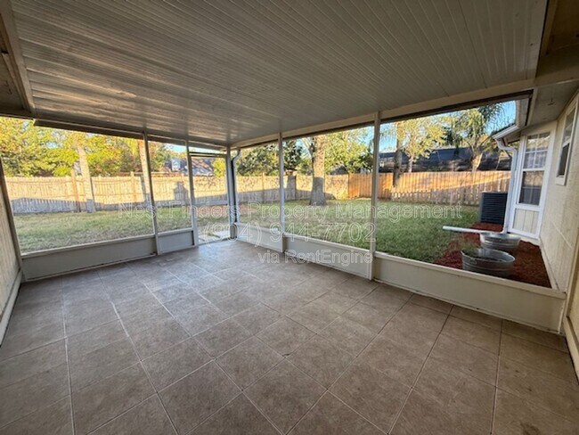 Building Photo - 12947 Tree Wy Ct N