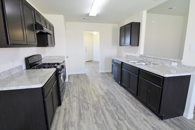 Building Photo - 11 Leisure Shore Ct