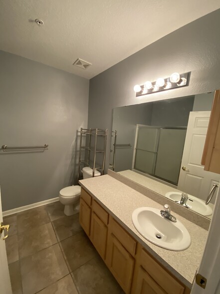 Hall Bathroom1 - 785 Oakleaf Plantation Pky