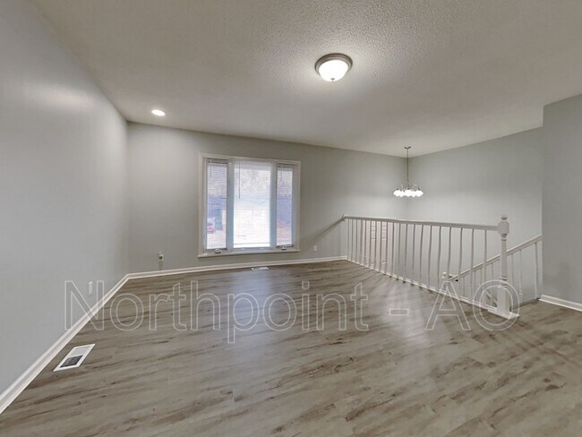 Building Photo - 9652 Ditman Way