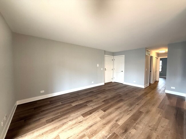 Building Photo - 1221 Sandhurst Ct