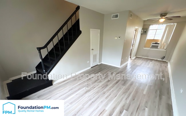 Building Photo - 1915 S Pkwy E