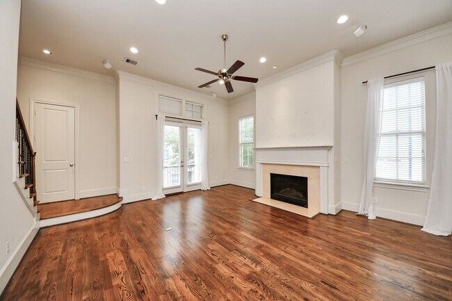 Building Photo - 2061 Fannin Station N