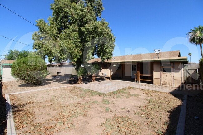 Building Photo - 925 W Parkway Blvd