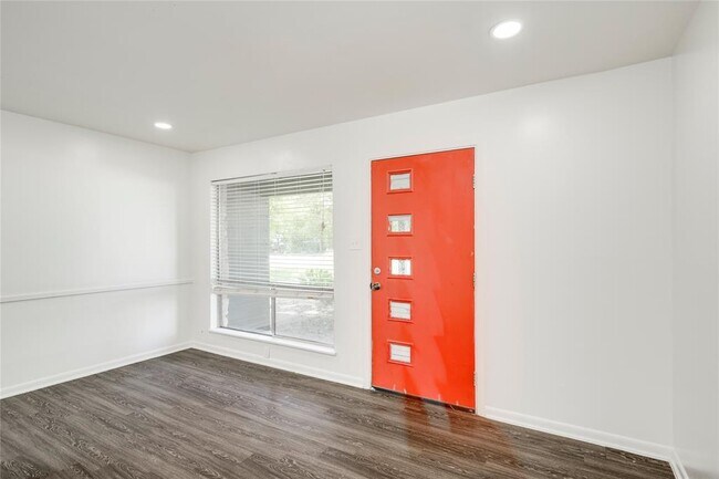 Building Photo - 809 Neans Dr