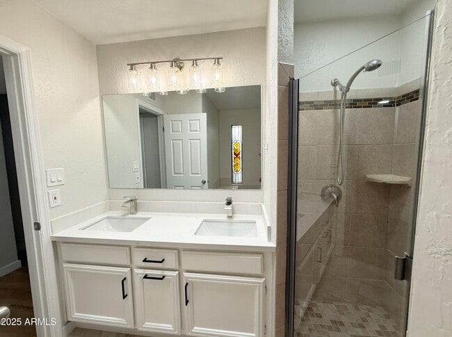 Building Photo - 6533 N Maryland Cir