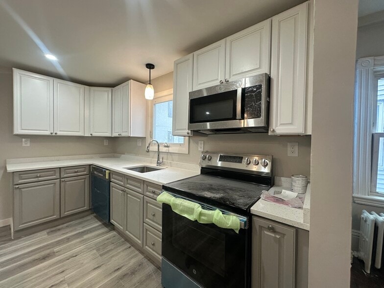 Building Photo - 13 Gladstone St