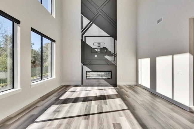 Building Photo - 1304 Minnie Dr