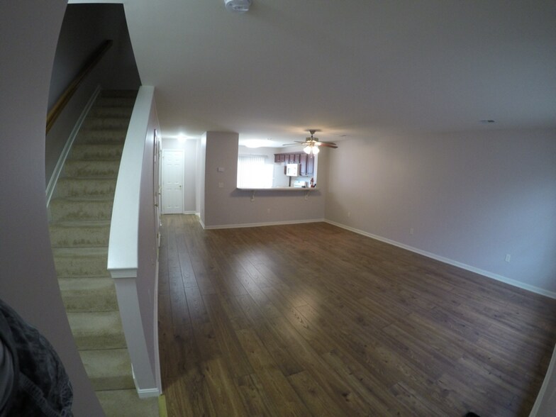 Building Photo - 2123 Quail Hollow Dr