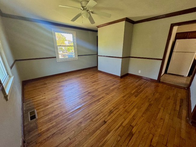 Building Photo - 9632 Sherwood Pl