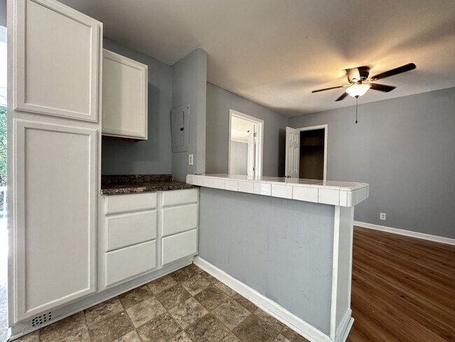 Building Photo - 496 Louisiana Ave. Clarksville, TN 37042