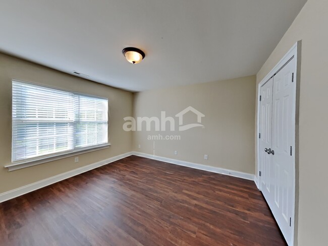 Building Photo - 16527 Ambassador Park Dr