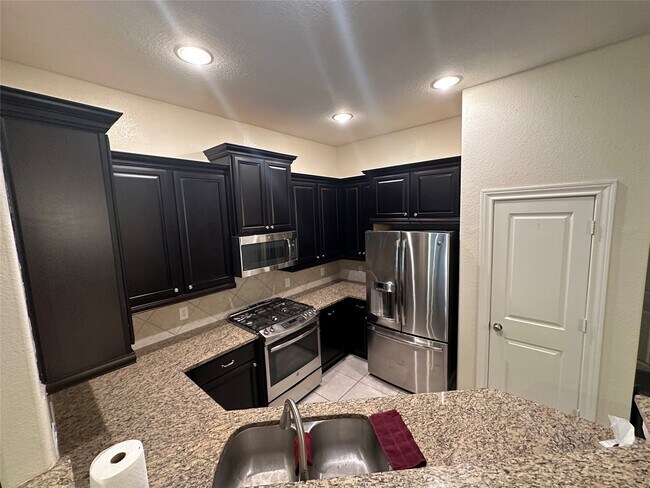 Building Photo - 5151 Oasis Park Ln