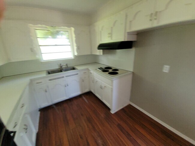 Building Photo - 4904 NW 29th St