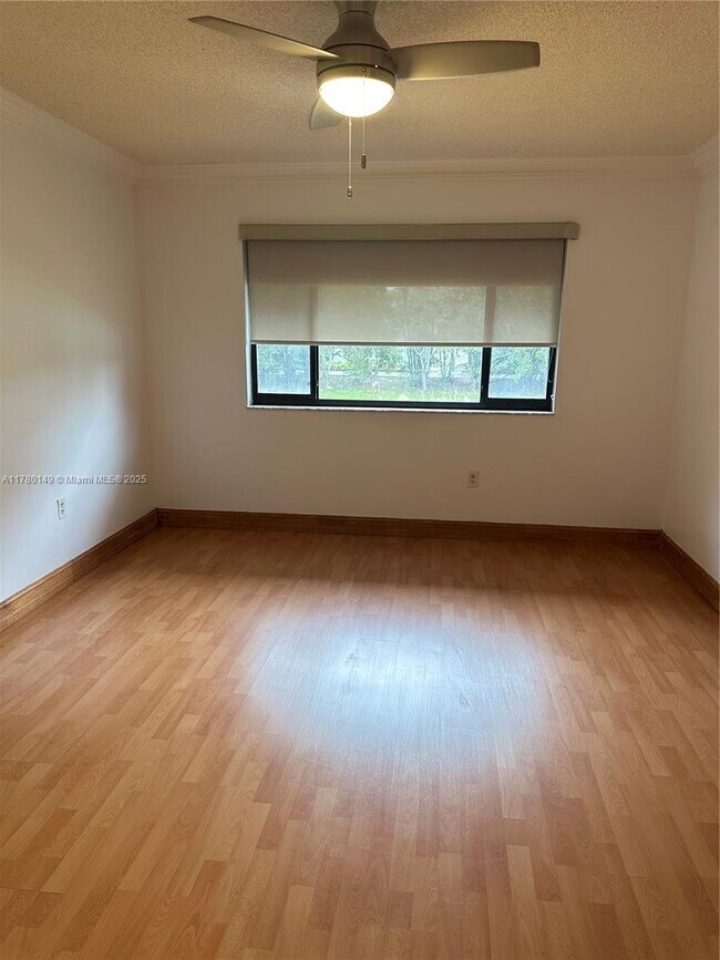 Building Photo - 15489 N Miami Lakeway