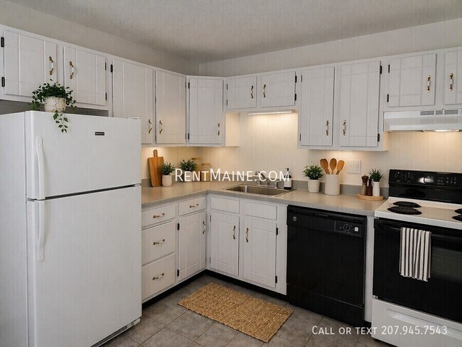 Building Photo - 10 Tall Pines Dr