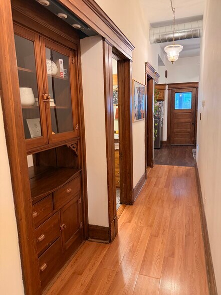 Building Photo - 1037 N Damen Ave