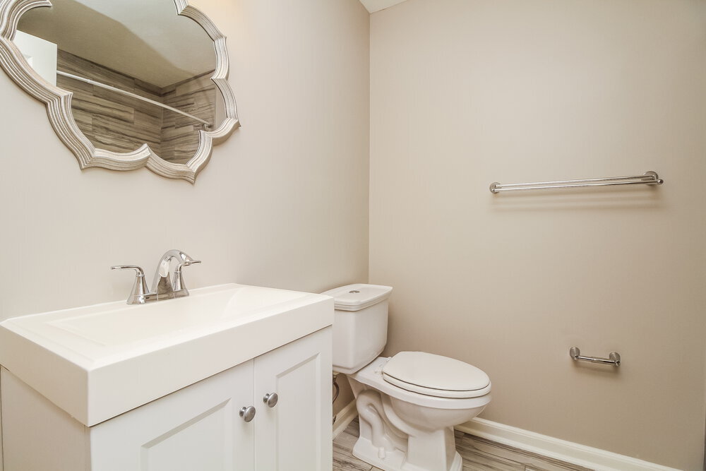 Building Photo - 913 Birchmill Point S