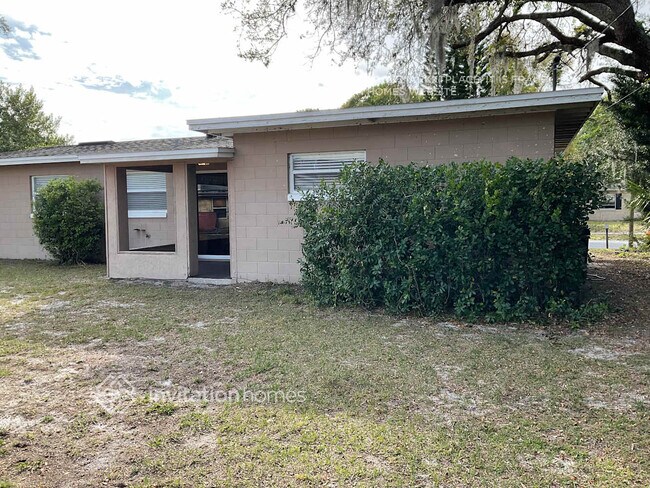 Building Photo - 2401 Driftwood Dr