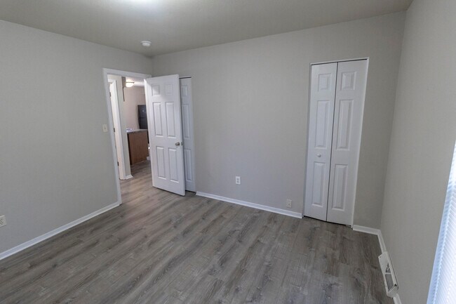 Building Photo - 319 West Blvd N